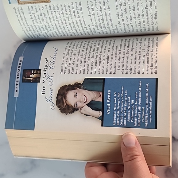 Select Editions Book - Picture 8 of 12